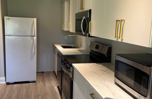 King Apartment | Beautiful Two-bedroom apartment: Minutes from Go Train to Toronto