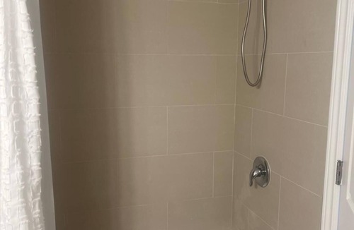 King Apartment | Beautiful Two-bedroom apartment: Minutes from Go Train to Toronto