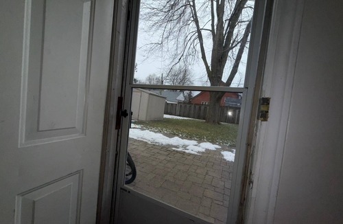 Brampton West House | Beautiful Upstairs Unit Near Transit & Shopping
