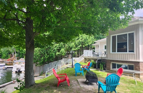 Kirkfield Cottage | Beautiful view by the lake