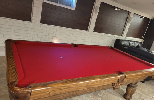 Whitby House | Beautifully Finished Apartment with Heated Floors and Pool Table