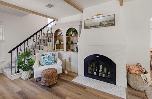 Amazon House | Bella Azul - Charming Home Minutes from Campus home