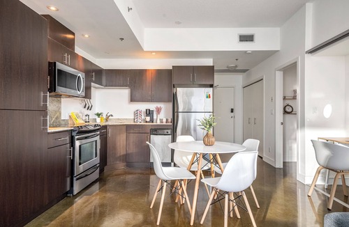 Beltline Apartment | Beltline Beauty 2BR w Parking , AC, near Stampede
