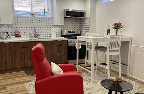 Newmarket Apartment | Best area, parks, Mall, Restaurants, and Heritage Newmarket Downtown