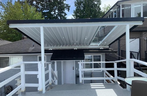 Marpole House | Best Deal - Near Airport and Downtown - Close to Dinning & Shopping & Transportation - Friendly and Secure Location - Book ASAP