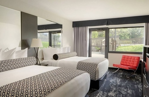 Riverside Hotel | Best Value, Quality Stay! Pets are Allowed, Near Mobius Children's Museum!