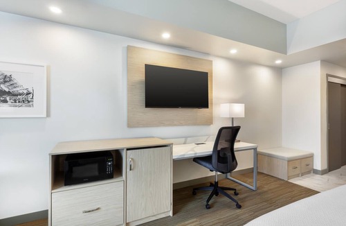 Lindsay Hotel | Best Western Plus Kawartha Lakes Hotel & Suites