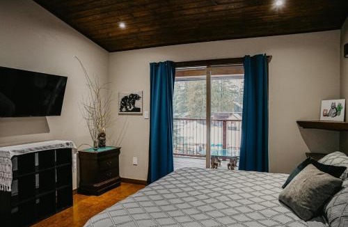 Revelstoke House | Big Bear Chalet and spa