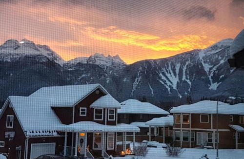 Revelstoke House | Big Bear Chalet and spa
