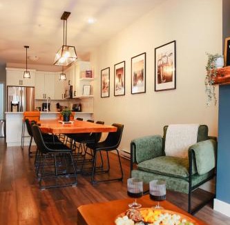 Sun Peaks House | Bike Park and Golf Hot Tub Arcade Sleeps 7