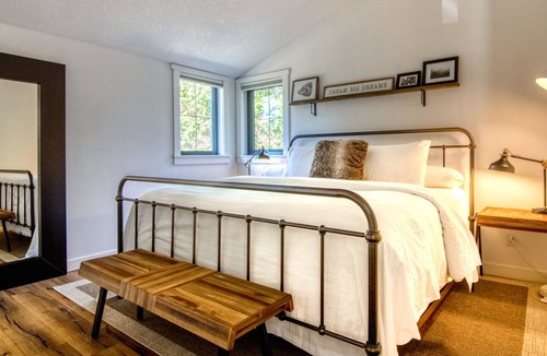 Invermere Cabin | Black Bear Cabin - Just minutes from Invermere, BC