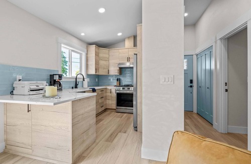 Vancouver Apartment | Blanchet Casita – Stylish 1BR Casita w/Fire Pit & Patio