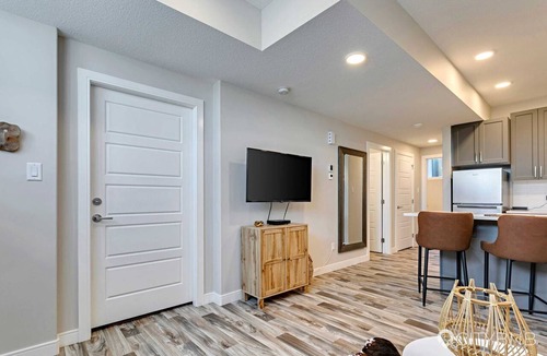 North Central Edmonton Apartment | Blatchford - 2 Queen Beds - W/D to NAIT