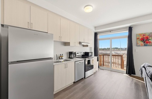 Courtice House | Blossom Nest - 4 Beds, 2.5 Baths, 3 Park
