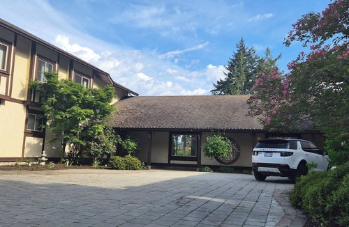 Chemainus House | - Blue Harbor Luxury Estate with Private Pool