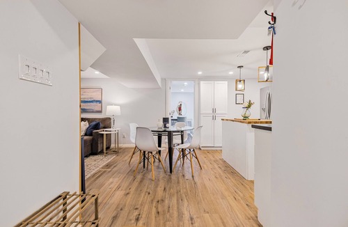 Milton Apartment | Blue Haven Retreat, Downtown Milton's Hidden Gem!