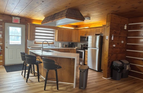 The Blue Mountains Ski Chalet | Blue Mountain Chalet (7 Bedrooms, Sleeps 15 Fully air-conditioned throughout .