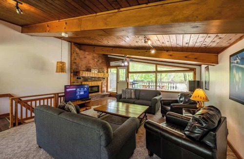 The Blue Mountains Cottage | Blue Mountain Cottage, Private Beach Access, BBQ