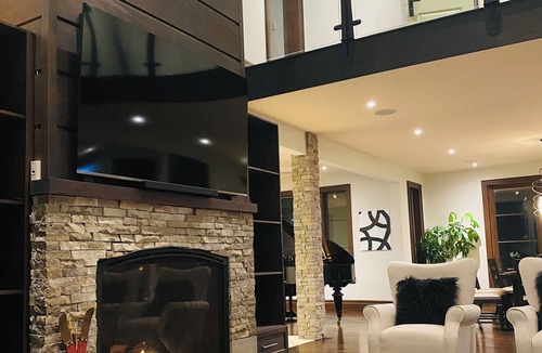 Glen Huron Ski Chalet | Blue Mountain Chalet w/Hot Tub 5 Min to Village & Skiing Near Georgian Bay