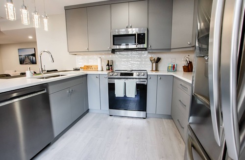 Grand Bend House | Blue Pearl Tri-Level 5 Bedroom 2 Kitchen Beach Haven Home in Grand Bend Ontario