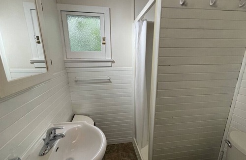 Bobcaygeon House | Bobcaygeon Resort - Cottage #4 (Sleeps 6)