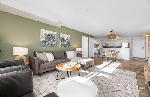 Invermere Apartment | Bohemian Wishes | Lake View | Pool | Hot Tub