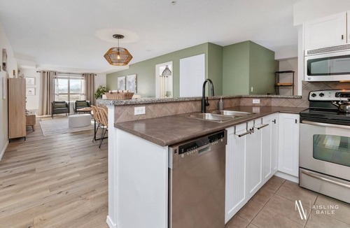 Invermere Apartment | Bohemian Wishes | Lake View | Pool | Hot Tub