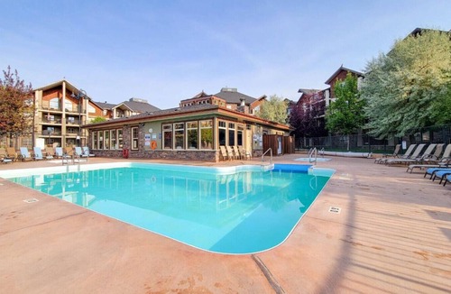 Invermere Apartment | Bohemian Wishes | Lake View | Pool | Hot Tub