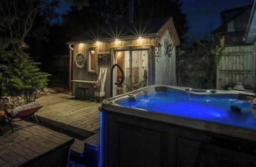 Saint Jacobs House | Boho 4-Bed House Retreat: Hot tub, Sauna, Cold Plunge Outdoor Shower, St. Jacobs