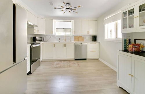 Innisfil House | Boho Bungalow · Lake Simcoe · 3BR · Fire Pit · 1hr from Toronto