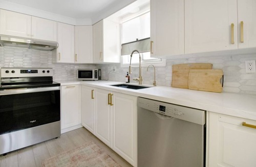 Innisfil House | Boho Bungalow · Lake Simcoe · 3BR · Fire Pit · 1hr from Toronto