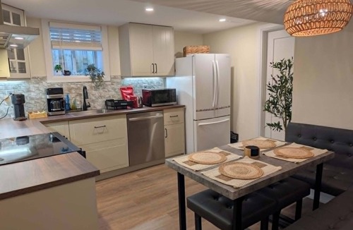 Applewood Apartment | Boho Retreat - Free Parking, Kitchen, Wi-Fi