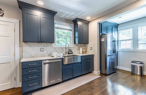 Highland Park House | Boston 5BR Retreat Sleeps 12 Free Parking Backyard