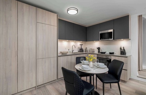 Toronto Entertainment District Apartment | Boutique 1BR Basement Suite Sleeps 3 Parking