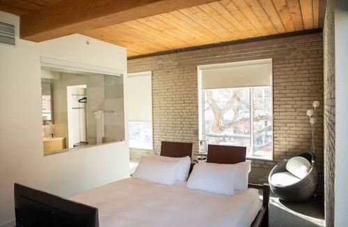 Downtown Toronto Hotel | Boutique 2BR Hotel Stay Near Kensington Market