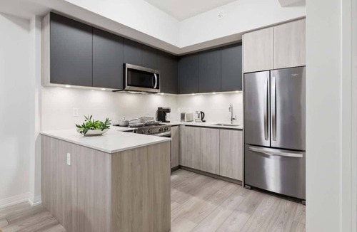 Toronto Entertainment District Apartment | Boutique 3BR Townhouse Sleeps 7 w Free Parking