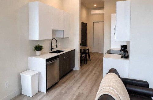 Renfrew Bed & Breakfast | Boutique Suite in Historic Downtown Renfrew