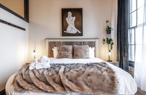 Stratford Apartment | Bradshaw Lofts The Brixton King Suite