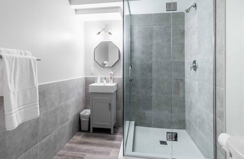 Central Hamilton Apartment | Brand New - 1BR Boutique Apartment - PRIME Location!
