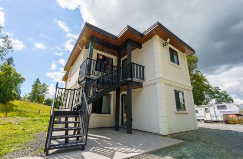 Langley Apartment | Brand-New 3 Bedroom House -Upstairs