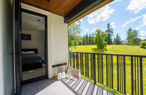 Langley Apartment | Brand-New 3 Bedroom House -Upstairs