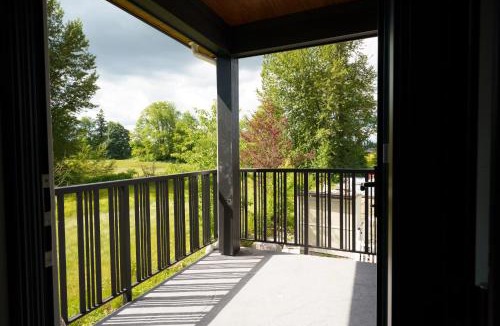 Langley Apartment | Brand-New 3 Bedroom House -Upstairs