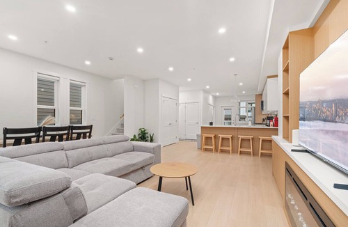 Willoughby House | Brand New 3BR Townhome - Roof Top Patio Garage