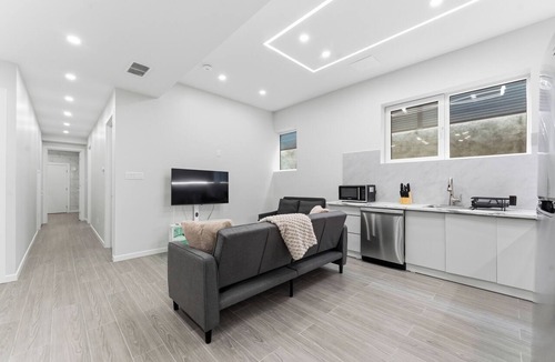 Champlain Park Bed & Breakfast | BRAND New Apartment 2 Bedroom, 3 Beds 1 Buss room