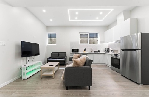 Champlain Park Bed & Breakfast | BRAND New Apartment 2 Bedroom, 3 Beds 1 Buss room