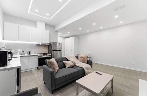 Champlain Park Bed & Breakfast | BRAND New Apartment 2 Bedroom, 3 Beds 1 Buss room