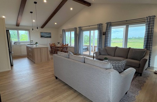 Stratford Cottage | Brand New Cottage in Stratford-Hot Tub, incredible water view!