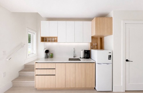 Mount Pleasant Apartment | Brand new cozy modern guest suite in vibrant Mount Pleasant, Vancouver.