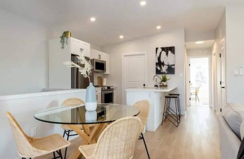 Winnipeg Condo | Brand New Duplex in Old St Vital *Entire Building* 5 Beds /3.5 Baths