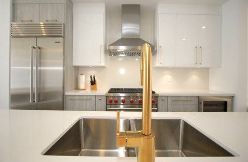 Richmond Hill House | Brand New, Luxurious & Spacious 4-Level Townhouse (Sleeps 10) with Two Kitchens